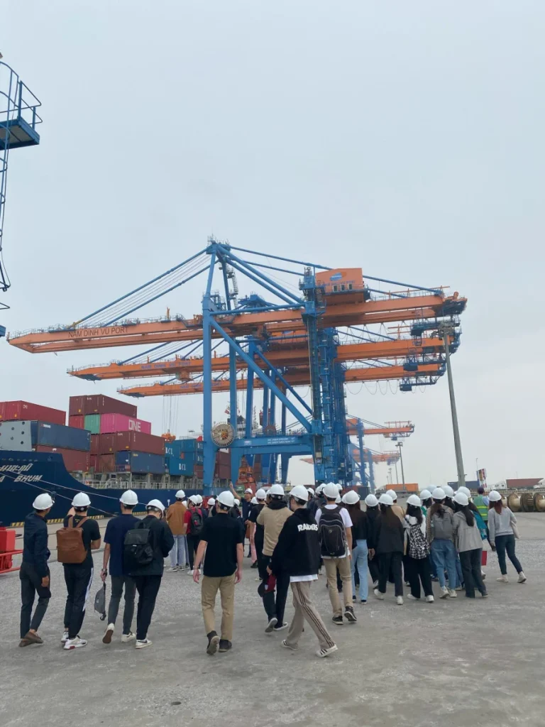 Tham quan khảo sát và trải nghiệm thức tế tại cảng Nam Đình Vũ và cảng cạn ICD Nam Hải