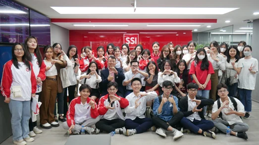 Sinh viên K61 KTĐN tham quan Phòng giao dịch chứng khoán SSI