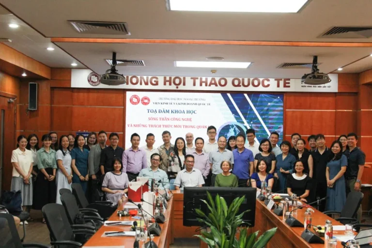 TỌA ĐÀM KHOA HỌC: “SÓNG THẦN CÔNG NGHỆ VÀ NHỮNG THÁCH THỨC MỚI TRONG QUẢN LÝ ”