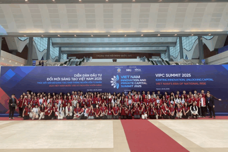 Sinh viên Viện Kinh tế và Kinh doanh Quốc tế – Đại học Ngoại thương – tham dự VIPC Summit 2025 – Cơ hội học hỏi từ diễn đàn chiến lược quốc gia về đầu tư đổi mới sáng tạo