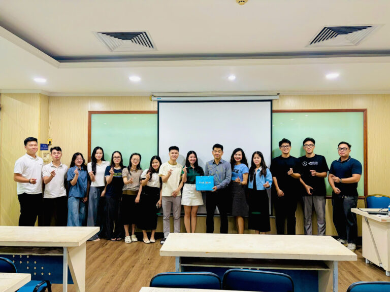 BUỔI TRAO ĐỔI TRỰC TIẾP VỚI CHUYÊN GIA VÀ HỌC VIÊN CAO HỌC TẠI CƠ SỞ HÀ NỘI VỀ QUẢN TRỊ RỦI RO VÀ XÂY DỰNG CHIẾN LƯỢC ĐẦU TƯ TRONG NỀN KINH TẾ HIỆN NAY
