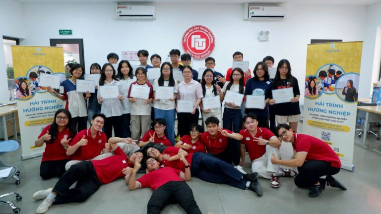SINH VIÊN VIỆN KT&KDQT TRUYỀN LỬA HƯỚNG NGHIỆP – LAN TỎA ĐỔI MỚI SÁNG TẠO TỚI HỌC SINH THPT
