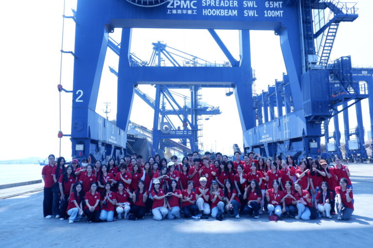 SINH VIÊN K63 CLC KINH DOANH QUỐC TẾ TRẢI NGHIỆM THỰC TẾ VÀ GIAO LƯU TẠI QUẢNG NINH