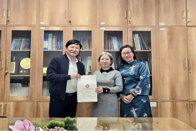 VIỆN KINH TẾ VÀ KINH DOANH QUỐC TẾ ĐÓN TIẾP CHUYÊN GIA VỀ ĐẦU TƯ TỪ BỘ TÀI CHÍNH